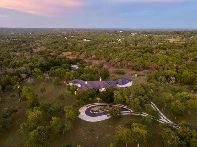401 TRAIL RIDGE Rd