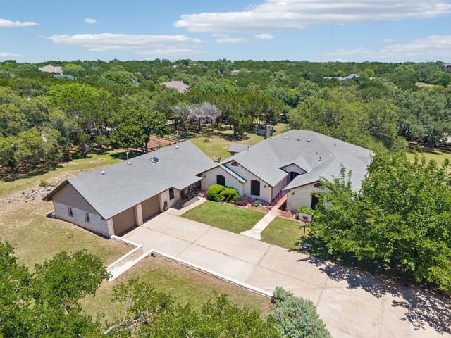 401 Twin Springs RD