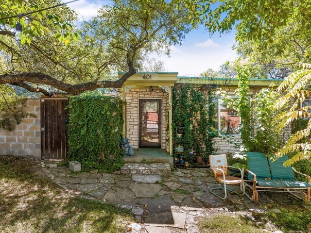 401 W Live Oak ST