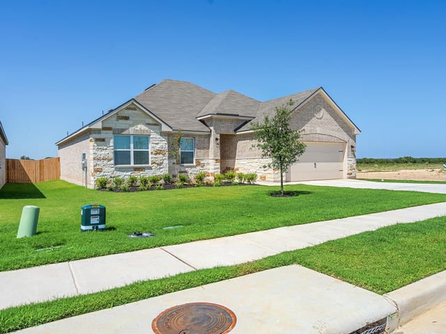 401 W Luna Blue LN