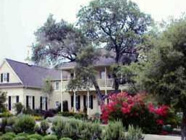 4010 TRAIL VIEW MESA DR