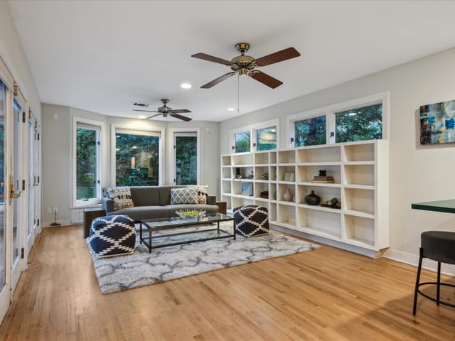 4012 Ridgelea Dr