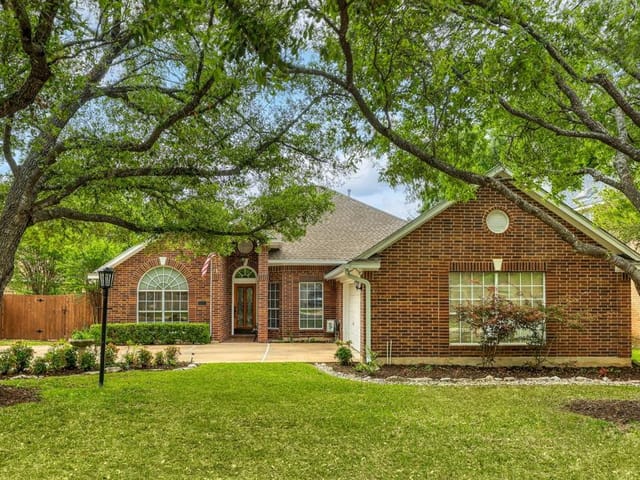 4013 Shavano Dr