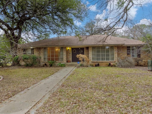 4014 Silverspring DR
