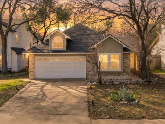4015 Alexandria DR