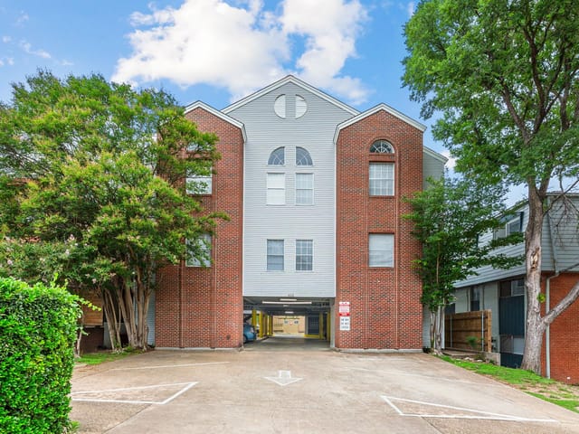 402 E 30th ST Unit #204