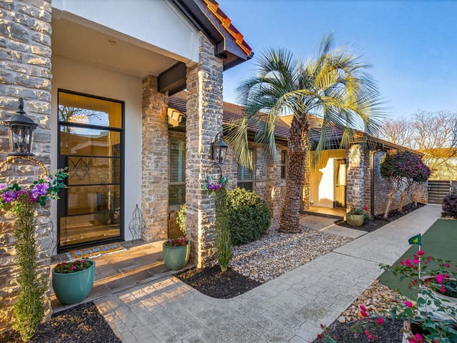 402 Horseshoe Bay North Blvd