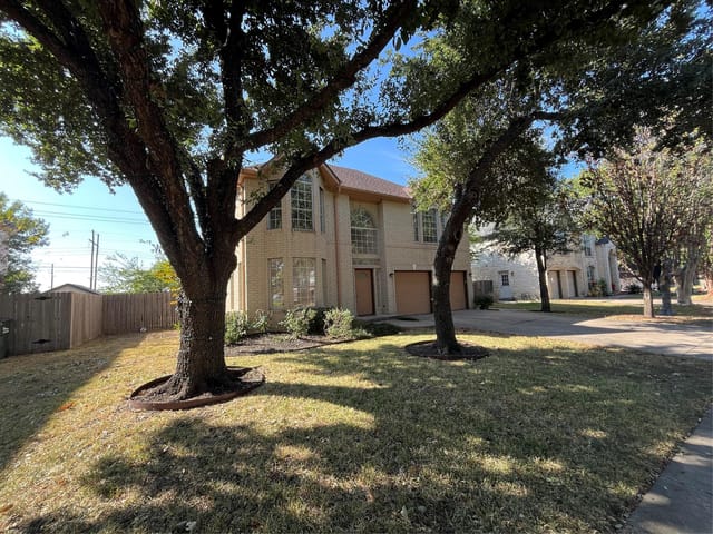402  Keenland Dr