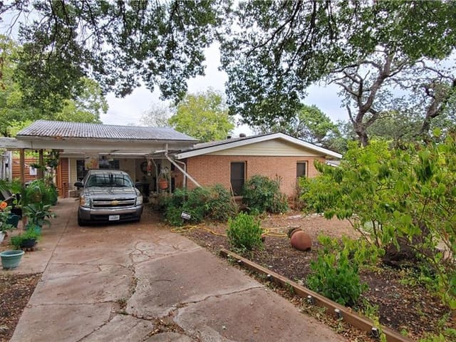 402 Krebs LN