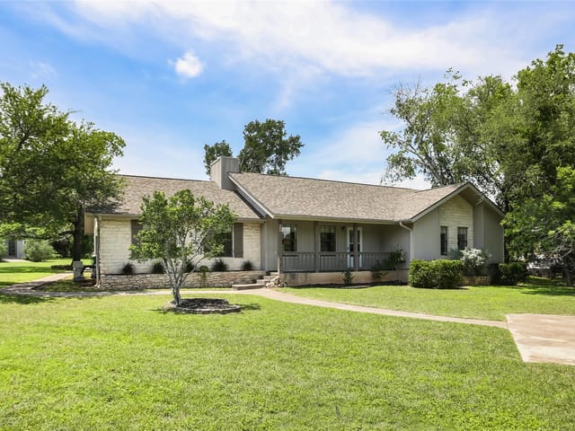 402 Post Oak LN