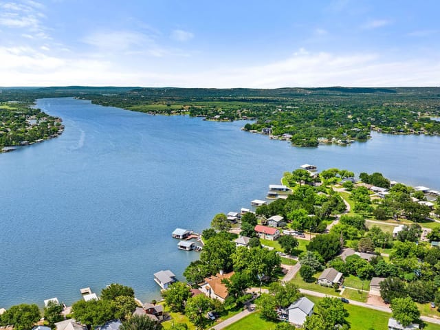 402 South Shorewood DR