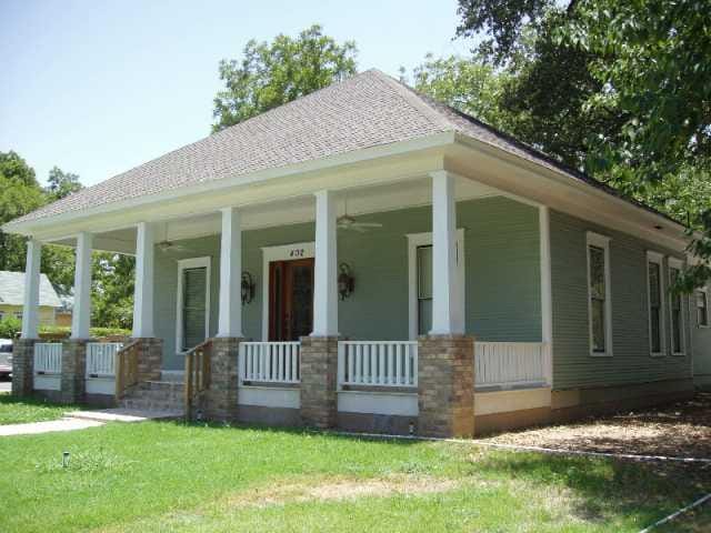 402 University Ave