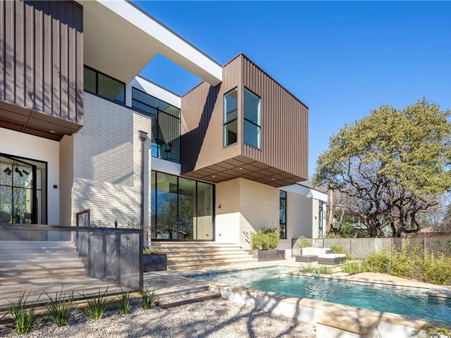 402 WESTBROOK DR