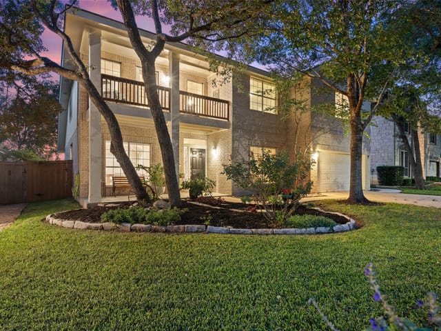 4024 Travis Country Cir