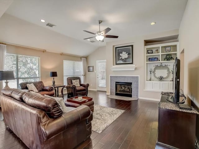 4026 Canyon Glen Cir