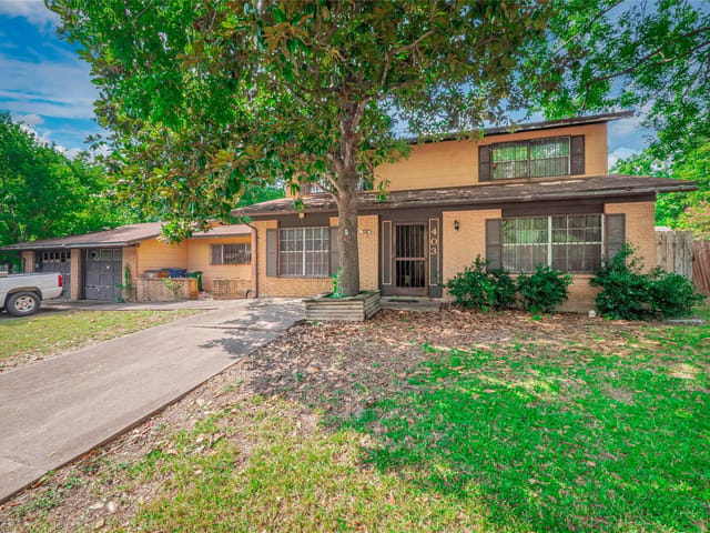 403 and 401 Ramble LN