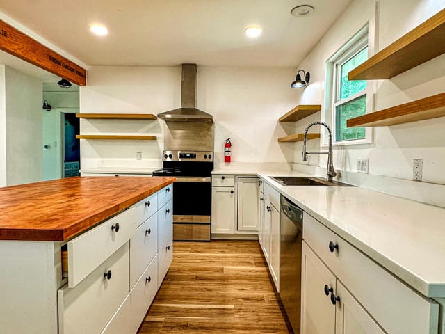 403 Lizzie ST