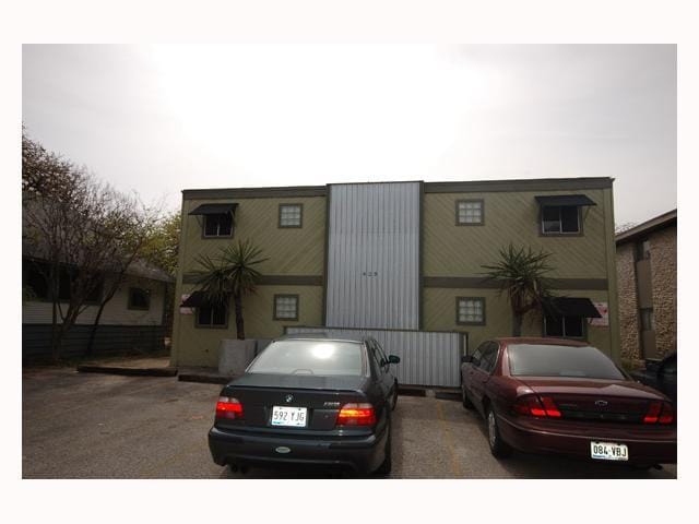 403 W 38th ST