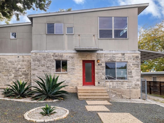 403 W Live Oak ST