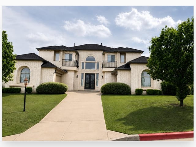 404 Aria DR