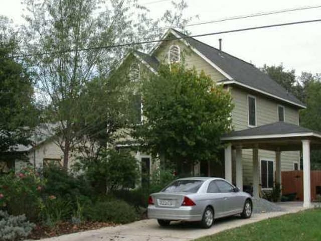 404 El Paso St