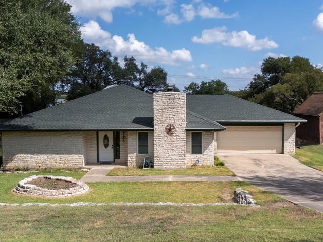404 Hunt LN