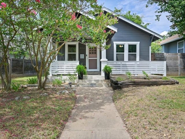 404 W 37th St