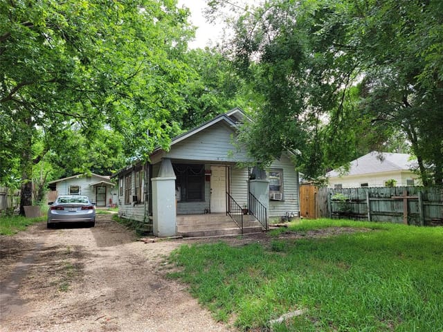 404 W Croslin St
