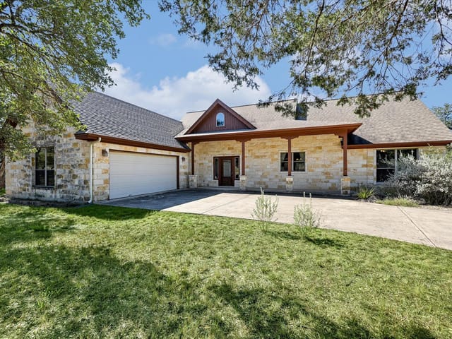 404 W View DR