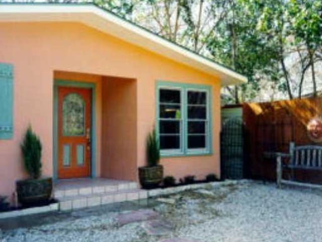 405 EL PASO St