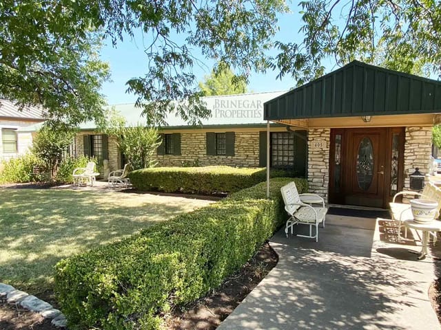 405 Round Rock Ave