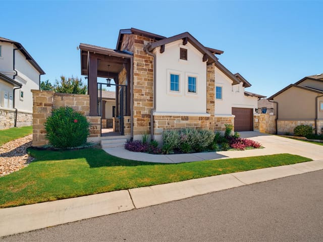405 Skyflower DR Unit #V