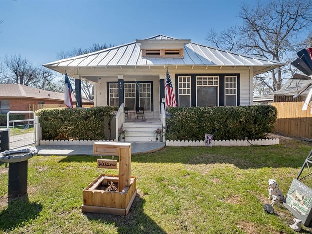 406 E Gonzales St