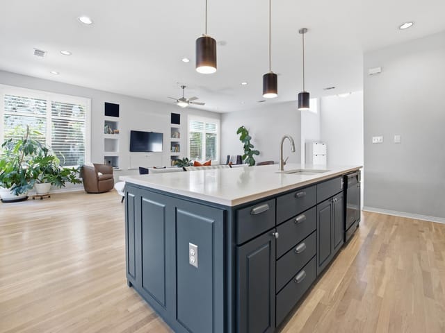View 406 Hazeltine DR in Lakeway Sec Clusters 28 04 406 Hazeltine DR - property photo 1 - Luxury home in Lakeway Sec Clusters 28 04, Lakeway, TX
