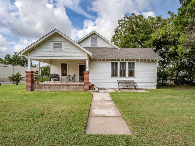 406 N Main ST