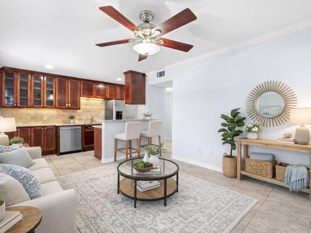 407 E 45th St Unit #108
