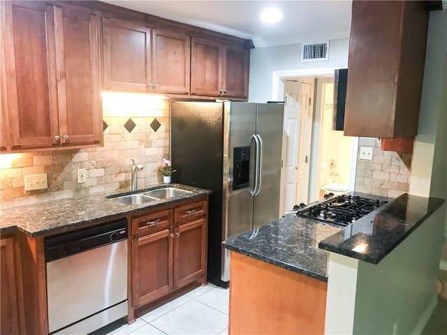 407 E 45th St Unit #110