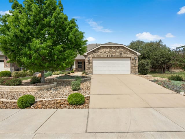 407 Fannin Ct