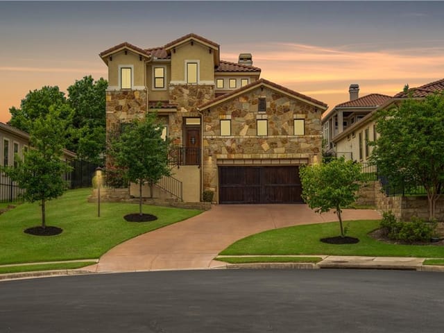 407 Indianwood Dr
