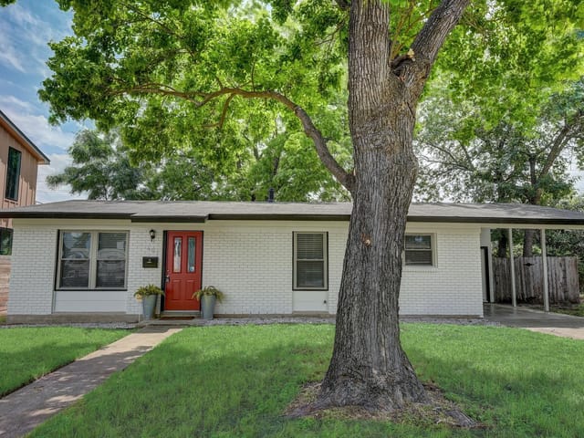 407 Krebs LN