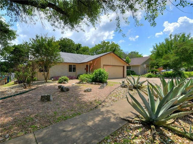 407 Thistlewood Dr