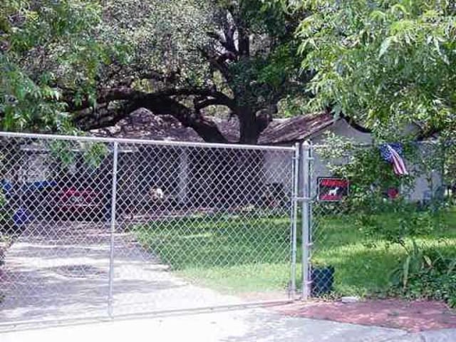 408 CROCKETT St