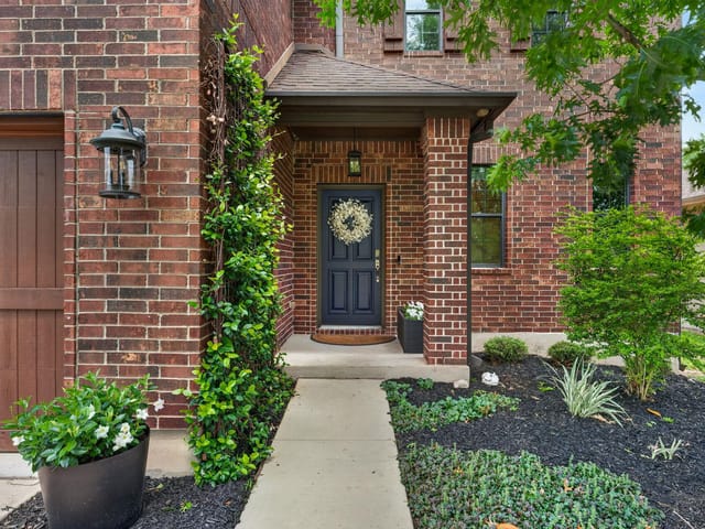 408 Kissing Oak DR