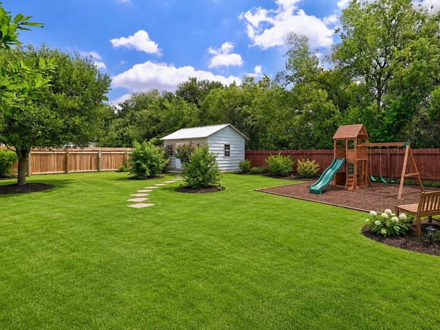 408 N Mount Rushmore DR