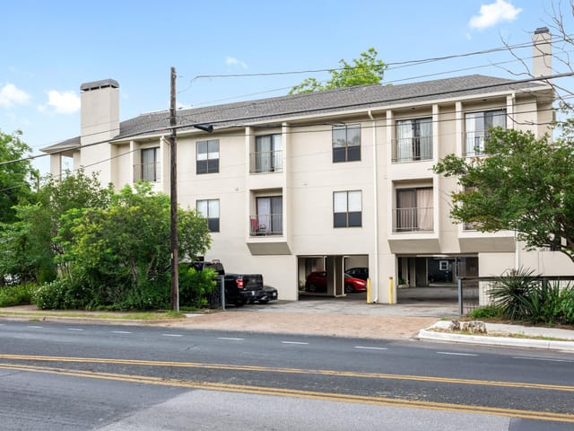 409 E 38th ST Unit #101