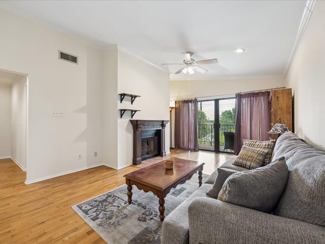409 E 38th ST Unit #302