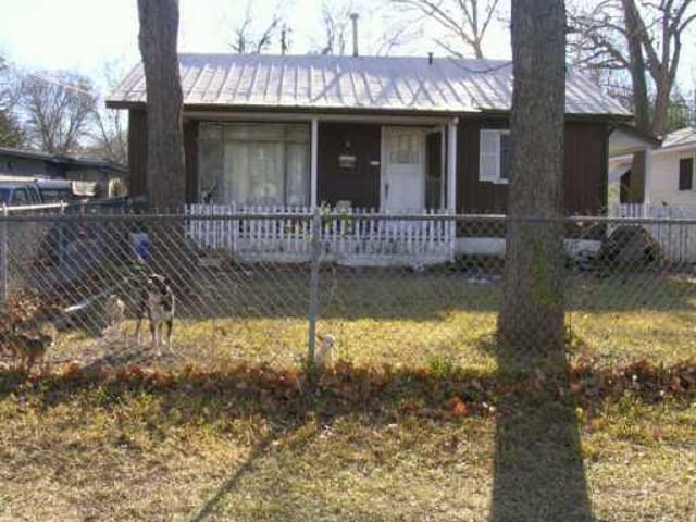 409 El Paso St