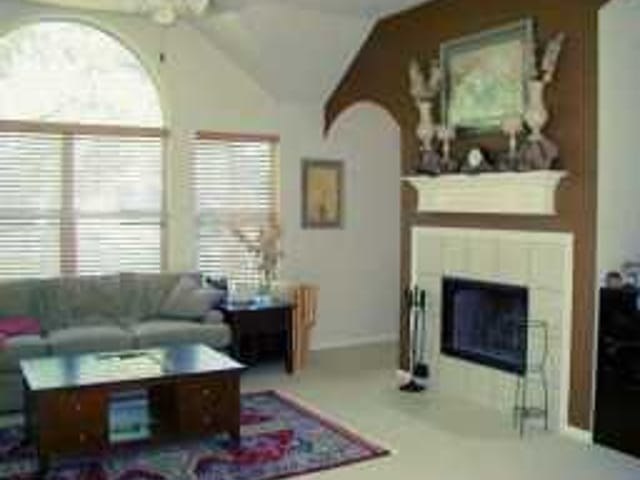 41 TROON DR