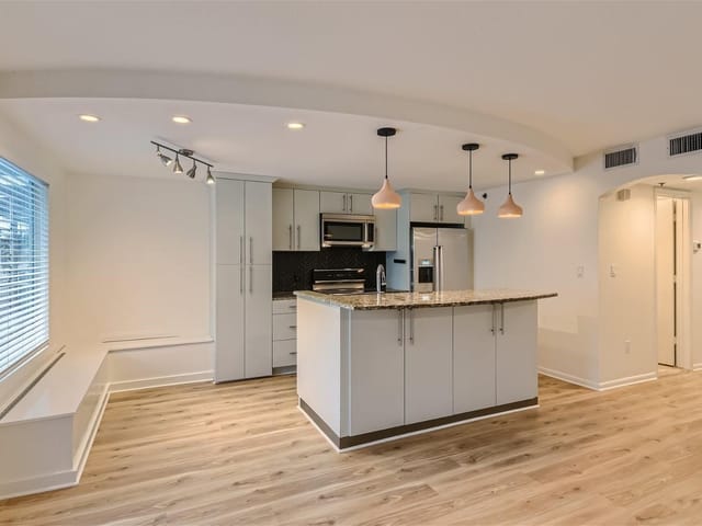 41 Waller ST Unit #207