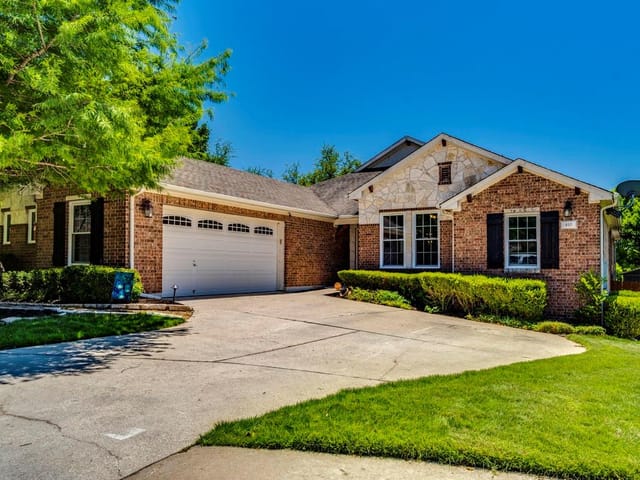 410 Manchester Ln